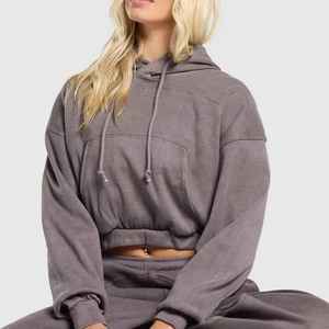 Top corto ajustado para mujer, ideal para entrenamientos en el gimnasio y conjuntos de estilo urbano para clima cálido. - Product Image 4