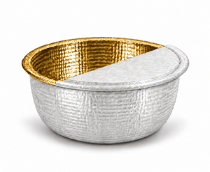 Fauteuil de pédicure rond en cuivre martelé avec intérieur doré et système de jets sans tuyauterie à capot argenté pour salon de manucure et spa - Product Image 1
