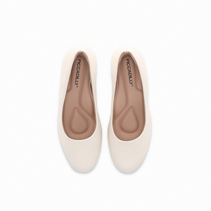 Piccadilly Pompe à talon blanche confortable de 5cm Pompes de bureau et d'agent de bord pour les femmes qui travaillent - Product Image 4