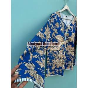 เสื้อแจ็คเก็ตผ้าควิลท์แบบกลับด้านได้ ทำมือจากอินเดีย สำหรับทั้งชายและหญิง ดีไซน์ทันสมัย ผ้าฝ้ายแท้ สำหรับฤดูหนาว ตกแต่งขอบด้วยแถบสี  ลายดอกไม้สีน้ำเงิน - Product Image 4