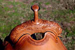 Recién llegado 2025 Trending Top Fabricante calidad Argentina cuero sillín floral tallado a mano A precios al por mayor de La India - Product Image 4