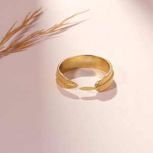 Anillo Ajustable de Latón Chapado en Oro para Mujer, Diseño de Hoja, para Oficina/Trabajo, Regalo - Product Image 3