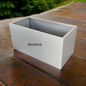 Jardinera Rectangular Grande de Metal Galvanizado para Decoración de Jardín, con Recubrimiento en Polvo, Orificios de Drenaje y Diseño Moderno - Product Image 4