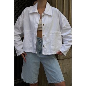 Giacca in Denim Oversize da donna con doppie tasche e giacca alla moda con chiusura a bottoni - Product Image 6