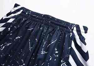 Ensemble d'uniformes de basketball personnalisés pour hommes pour les entraînements et les matchs d'été, respirant, jersey et shorts 100% polyester, designs personnalisables - Product Image 6