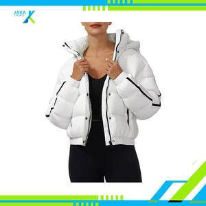 Veste d'hiver courte matelassée légère pour femmes Imperméable Chaude Veste à bulles matelassée en peau de mouton Capuche Vêtement d'extérieur en coton - Product Image 6