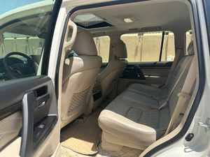 LANDCRUISER GX.R V6 2021 Motor 6.1-8L Emisión Euro IV Asientos de Cuero Techo Panorámico Transmisión Automática Usado Color Oscuro - Product Image 6