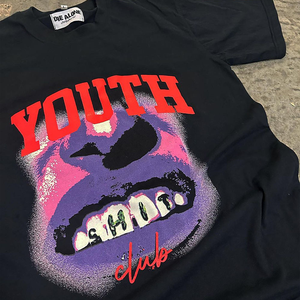 T-shirt graphique noir pour club de jeunes, streetwear surdimensionné, tee-shirt en coton imprimé, haut décontracté tendance - Product Image 3