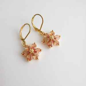 Pendientes de Aro Huggie con Circonita Color Champán, Plata de Ley 925 Chapada en Oro, Estilo Vintage, Regalo para Ella, Pendientes Verde Peridoto - Product Image 5