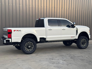 Camioneta Hilux 2024 de Uso Pesado, Estilo Platinum 4x4, Excelente Rendimiento, Caja de Cambios Automática, Volante a la Izquierda, Neumáticos R18, Tapicería de Tela - Product Image 4