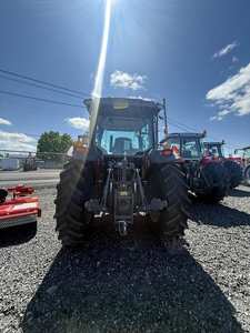 Tracteur Massey Ferguson 2024 4WD 5711 Machine polyvalente efficace et robuste avec moteur central et composants de boîte de vitesses - Product Image 2