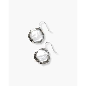 Boucles d'oreilles pendantes tendance avec motif floral sculpté - Product Image 3