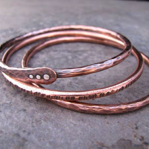 Brazalete de Cobre, Joyería Artesanal Hecha a Mano, Metal Puro, Ajustable, Diseño Tradicional, Accesorio de Bienestar y Sanación - Product Image 1