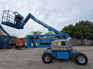 Plataforma Elevadora Telescópica Genie Z-4525JDC Montada en Camión para Trabajos Aéreos en Construcción y Mantenimiento - Product Image 1