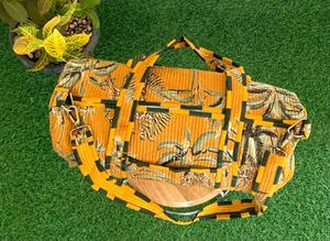 Sac de sport de luxe fait à la main, imprimé moutarde et jungle, sac de voyage durable en coton matelassé de grande capacité - Product Image 3