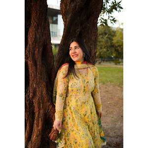 Conjunto de traje ANEELAS de 3 piezas para mujer con vestido estampado de seda, dupatta de seda estampada y pantalón teñido BIC-038 - Product Image 4