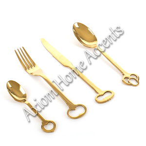 Ensemble de couverts dorés chics cuillères et fourchettes artisanales au design élégant de qualité supérieure pour les maisons modernes par Axiom Home Accents - Product Image 4