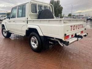 Toyotas Land Cruisers รถกระบะ8สูบรถกระบะเกียร์ธรรมดาอัตโนมัติพวงมาลัยซ้ายแบบออฟโรด - Product Image 2