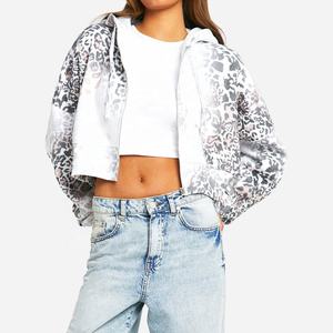 เสื้อฮู้ดไหมพรมพิมพ์ลายฤดูหนาว แบบลำลอง ไซส์ใหญ่ สำหรับผู้หญิง ทรงครอป สั้น  แบบมีซิป สีอ่อน ผลิตตามสั่ง (OEM)  ผ้าฟลีซ - Product Image 3