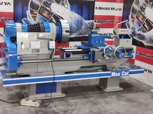 Máquina de torno confiable de 7 pies, cabezal de precisión de 52mm, equipo de torneado de Metal Industrial accionado por engranaje, uso en taller - Product Image 2