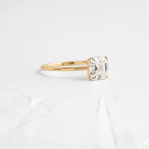 Bague de fiançailles en or massif tendance avec moissanite taille Asscher, style brindille, 4 griffes, certifiée GRA, pour mariage et mariée - Product Image 4