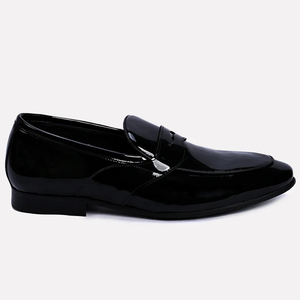 Ensemble de chaussures en cuir noir pour hommes de qualité supérieure, conçues avec des coutures de qualité et une semelle extérieure robuste, style professionnel élégant, finition lisse - Product Image 2