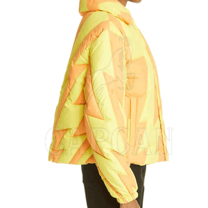 เสื้อแจ็คเก็ตพัฟเฟอร์ฤดูหนาวที่ใส่สบาย คอตั้ง พร้อมป้ายปักแบบกำหนดเอง ผลิตจากโพลีเอสเตอร์ 100% เสื้อแจ็คเก็ตผู้ชาย ผลิตในประเทศปากีสถาน - Product Image 2