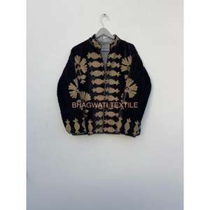 Chaqueta de bombardero de algodón y terciopelo Suzani hecha a mano para mujer, abrigo Suzani bordado de tela de terciopelo corto con cuello vuelto - Product Image 1
