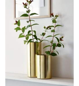 Juego de Jarrones Cilíndricos Modernos en Dorado con Acabado Elegante en Latón, Jarrones Metálicos para Decoración de Hogar y Oficina de Lujo, Centros de Mesa - Product Image 1