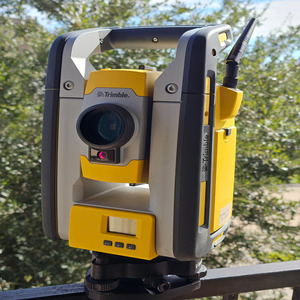 Estación total robótica Trimble RTS773 Vision DR HP 3"/2" para topografía, BIM y construcción | Sistema de Topografía Accuracy DR Plus EDM IP65 - Product Image 1