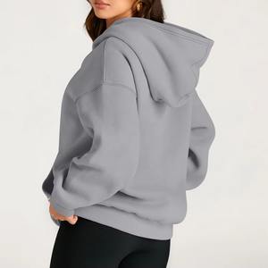 Exportateur en gros de sweats à capuche oversize pour femmes, tissu velours, coupe ample, hiver, logo sur le devant, streetwear, usage quotidien - Product Image 3