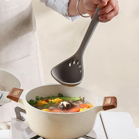 Ustensiles de cuisine en silicone cuillère à soupe écumoire pelle de cuisson avec manche en bois ustensiles de cuisine outils de cuisson