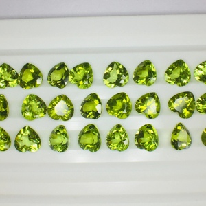 อัญมณีทรงหัวใจเพอริโดทธรรมชาติคุณภาพ AAA พร้อมความมันวาวและสีสวยผลิตและขัดเงาได้อย่างสมบูรณ์แบบในราคาถูก - Product Image 1