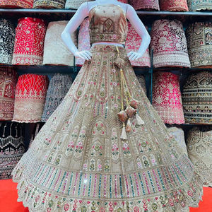 "Opulenta novia de invierno Lehenga Choli: adornos de espejo y Jarkan con estilo pesado, Dupatta y blusa larga para elegancia" - Product Image 1