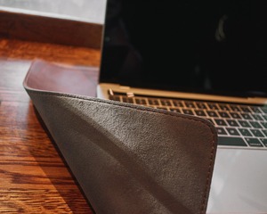 Almohadilla de escritorio antideslizante de cuero genuino Extra grande resistente al agua Protector de escritura organizador de mesa de oficina Transferencia de Calor Stock - Product Image 4