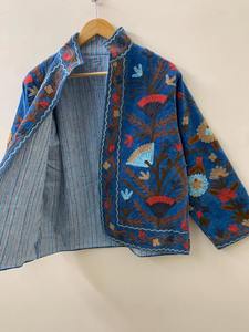 Veste brodée à la main en velours Suzani Vêtements pour femmes Manteau Suzani Broderie Veste courte en coton pour femmes - Product Image 2