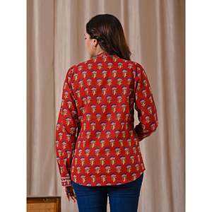 Blusa de Algodón Rojo Oscuro con Estampado y Botones Frontales con Decoración Bordada - Product Image 6