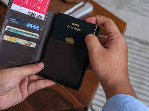 Portefeuille de voyage de luxe marron foncé bloquant la RFID en cuir véritable étui pour carte d'embarquement - Product Image 2
