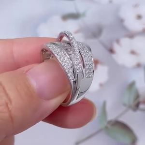Bague en diamant de laboratoire 2.00ctw, forme double unique ronde et émeraude, D-E-F VVSVS, pour les passionnés de bijoux - Product Image 4