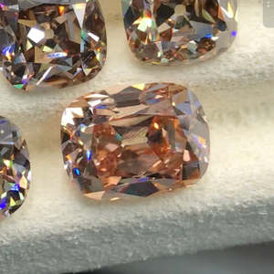 Bague en diamant champagne cultivé en laboratoire 5,2 ct, taille coussin, provenance ancienne mine, commande sur mesure - Product Image 2