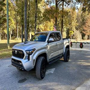 Pick-up Toyota Tacoma axé sur la valeur, offrant des performances et un confort exceptionnels, en stock avec livraison rapide, occasion et neuf - Product Image 5