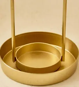 Vente en gros de bougeoirs dorés en métal fabriqués à la main au design antique Bougeoir de Noël décoratif aux meilleurs prix pour la maison - Product Image 5