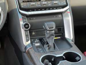 Toyota Land Cruiser VXR 3.5L d'occasion, modèle 2024 - Product Image 4