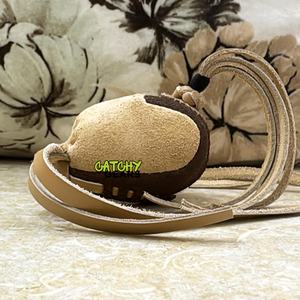 Cagoule de fauconnerie arabe prête à expédier Burqa en cuir de haute qualité avec design qatari traditionnel pour faucons - Product Image 4