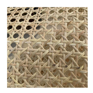 Rollo de ratán de plástico Premium Material tejido sintético Calidad duradera Perfecto para decoración de interiores y exportación - Product Image 1