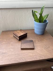 Ensemble de sous-verres en noyer massif fabriqués à la main sous-verres de boissons Protection de table sous-verres carrés en bois de noyer naturel pour chaud et froid - Product Image 3