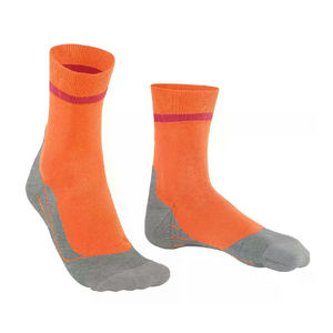 Top Trending 2025 Diseño personalizado Calcetines largos deportivos hasta la rodilla Calcetines de béisbol personalizados Calcetines de Pakistán al por mayor - Product Image 1