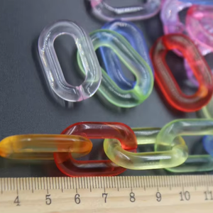 Chaînes en résine transparente colorées de grande taille pour la décoration murale, projets de bricolage, séparateur de pièce par Decor World Expo - Product Image 1