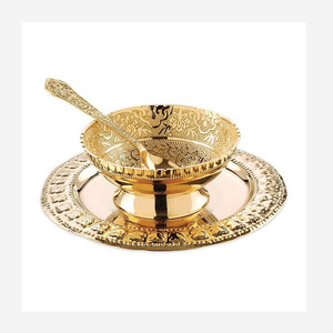 Ensemble de bol et plateau en laiton plaqué or aspect classique et royal en métal poli durable pour article de cadeau d'anniversaire de mariage disponible - Product Image 2