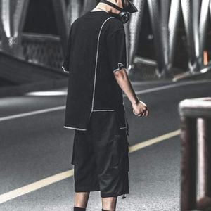 T-shirt de style Techwear pour hommes personnalisé par OEM-Avec un design futuriste, des poches fonctionnelles et fabriqué à partir de tissu high-tech - Product Image 3